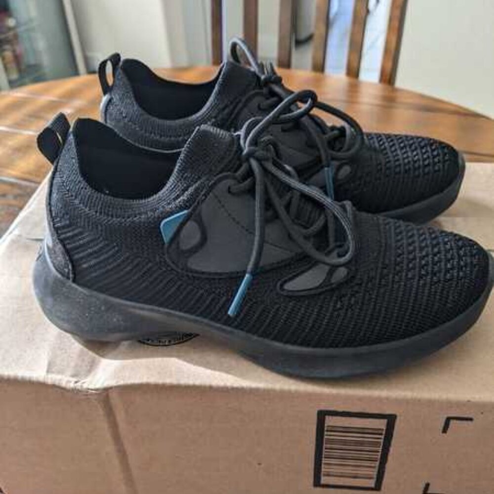 Vessi Everyday Move Sneakers – Women’s Size 5 – Black – Waterproof – Worn Once